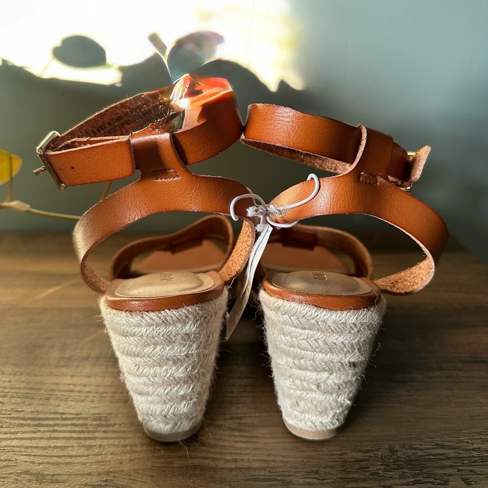 Women’s Old Navy Cognac Wedge Sandals with Ankle Strap. NWT, Size 9. - Picture 2 of 7